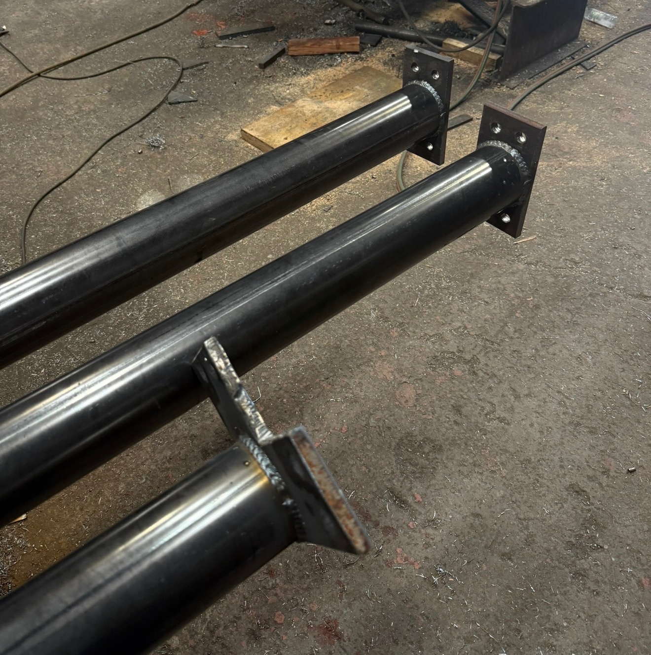 Fabricated pipe assembly with welded plate brackets